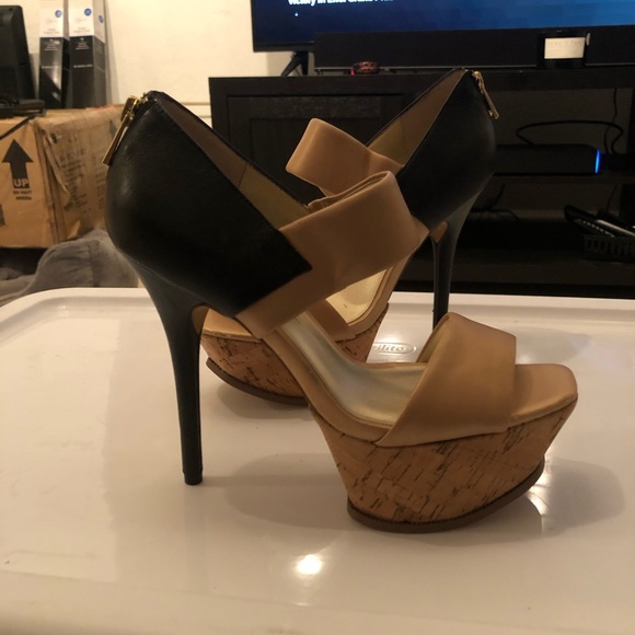 JS Black and Tan Heels New - Picture 2 of 4